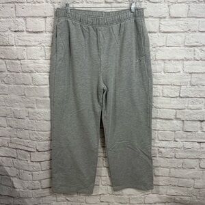 ALO women’s Accolade Straight Leg sweatpants waist 18” one way inseam: 30”